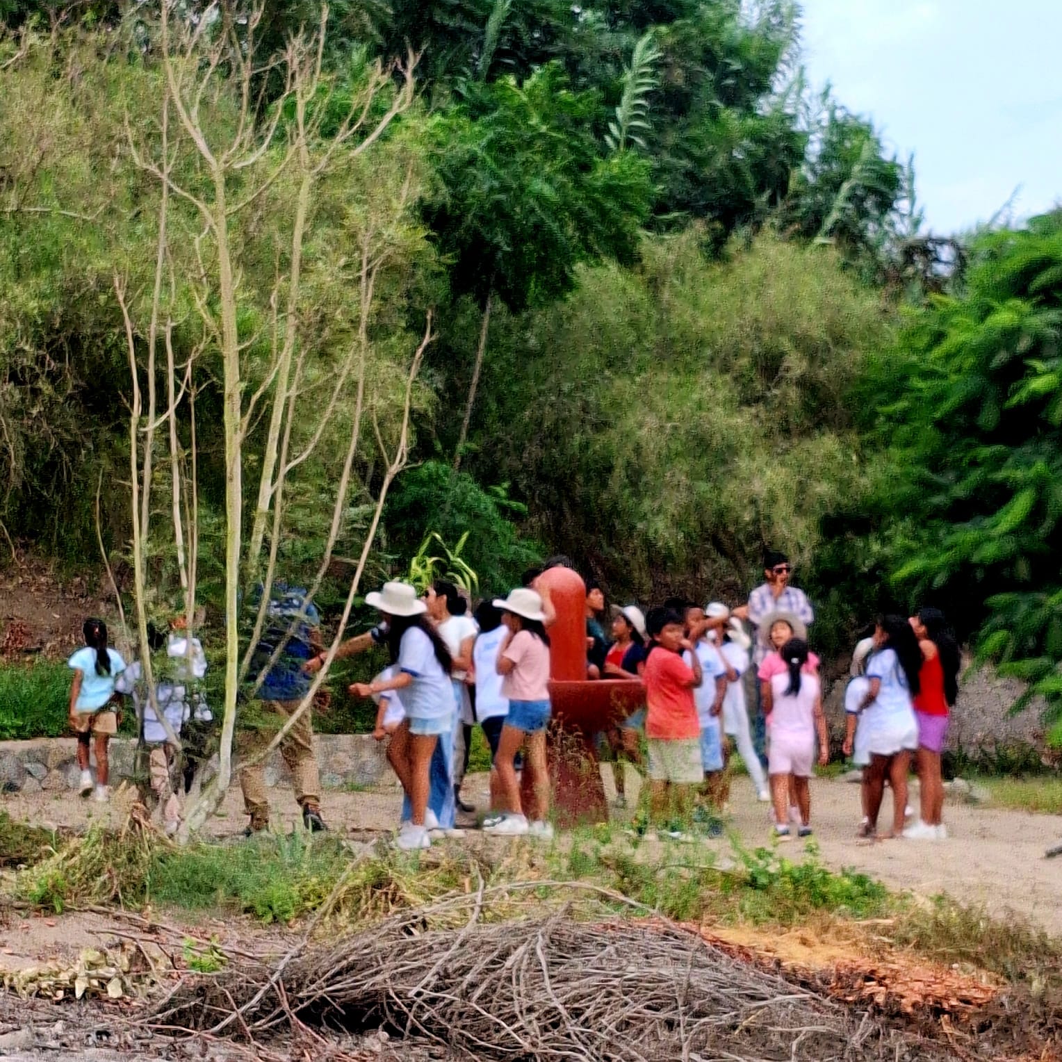 Visita de niños del taller de exploradores Guarco